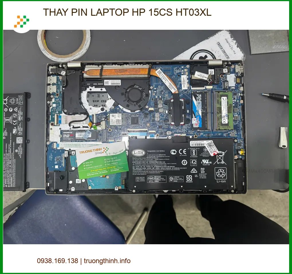 Chị Thanh shipper và ca thay pin laptop HP 15CS HT03XL Quận 10 lấy ngay ảnh thực tế 2