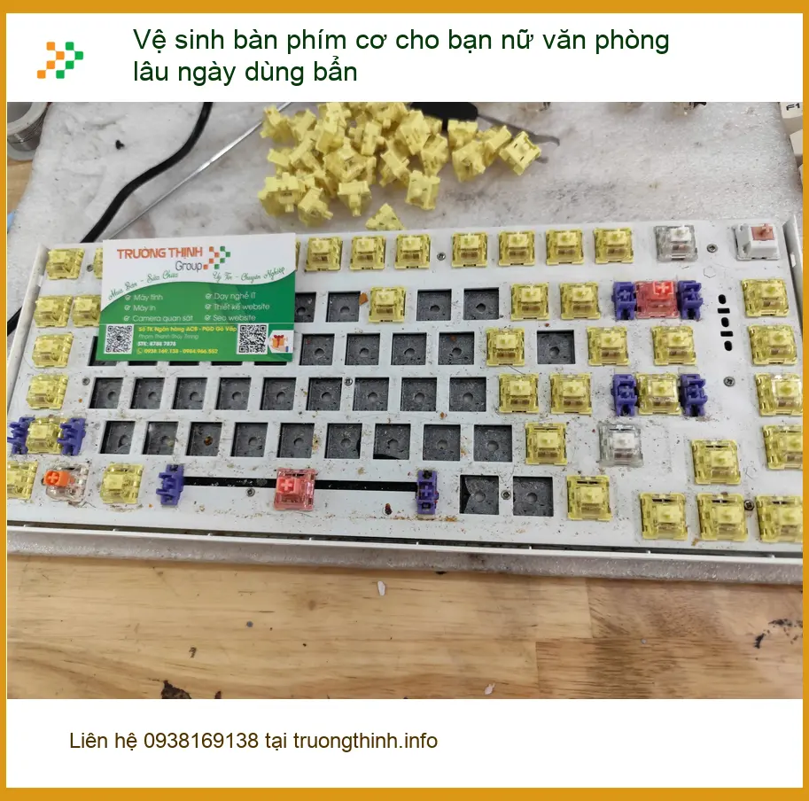 Dịch vụ vệ sinh bàn phím cơ Quận Phú Nhuận - Chị Thảo Nguyên giải cứu bàn phím bẩn ảnh thực tế 1