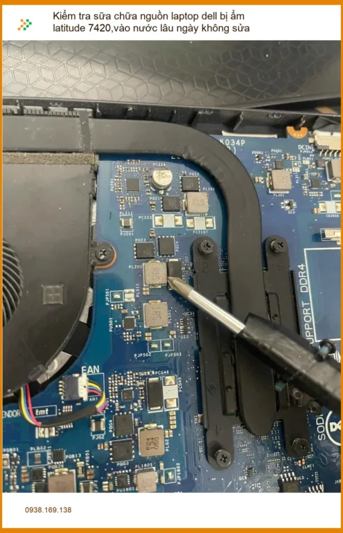 Chú Quân kiểm tra nguồn laptop Dell Latitude 7420 bị vào nước ở Phú Nhuận