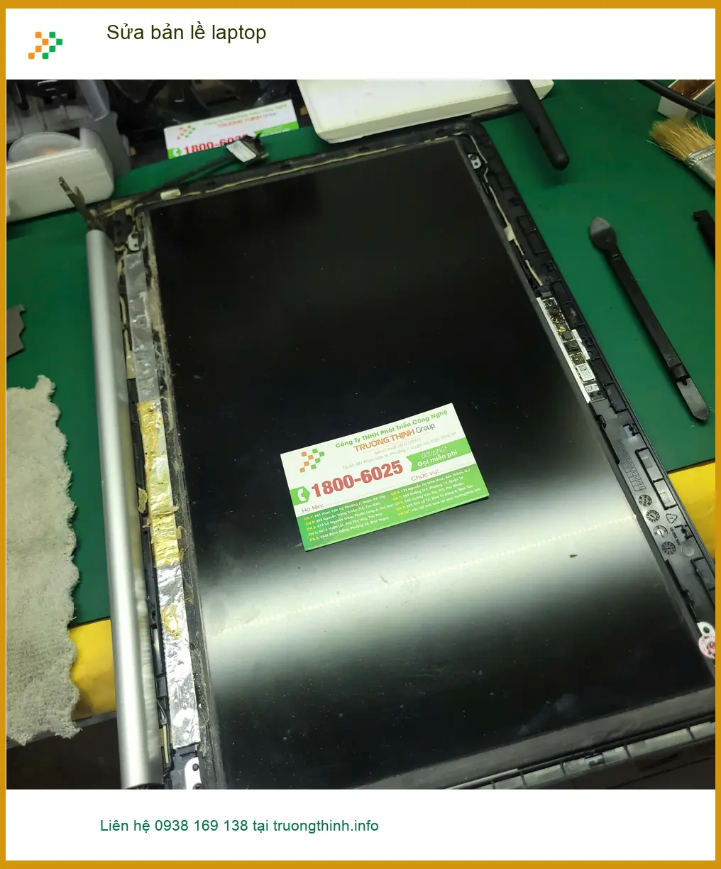 Chị Thùy nhân viên văn phòng tìm Trung tâm sửa bản lề laptop Quận Tân Bình