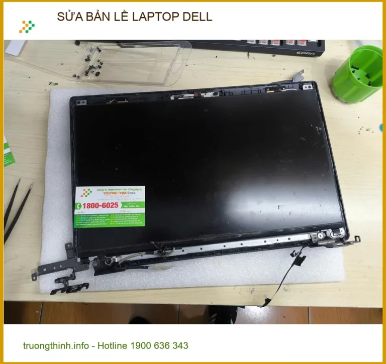 Sửa bản lề laptop Dell Quận Gò Vấp - Chú Phước chủ tiệm cafe loay hoay với máy