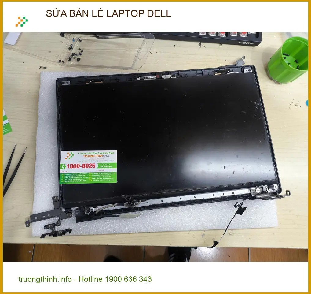 Sửa bản lề laptop Dell Quận Gò Vấp - Chú Phước chủ tiệm cafe loay hoay với máy