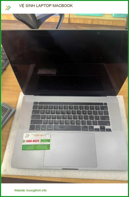 Anh Phúc kiến trúc sư tìm dịch vụ vệ sinh laptop Macbook Quận Tân Bình