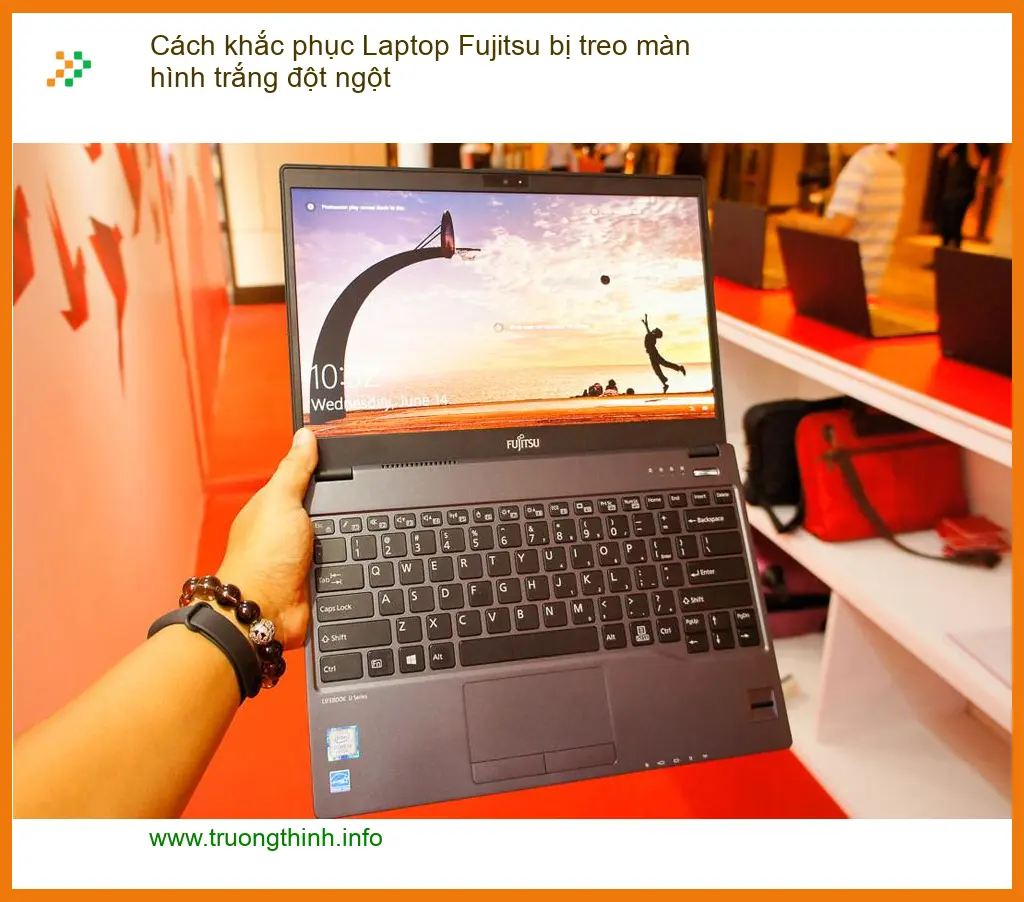 Sửa Laptop Fujitsu treo màn hình trắng đột ngột - Cách tự xử lý tại nhà
